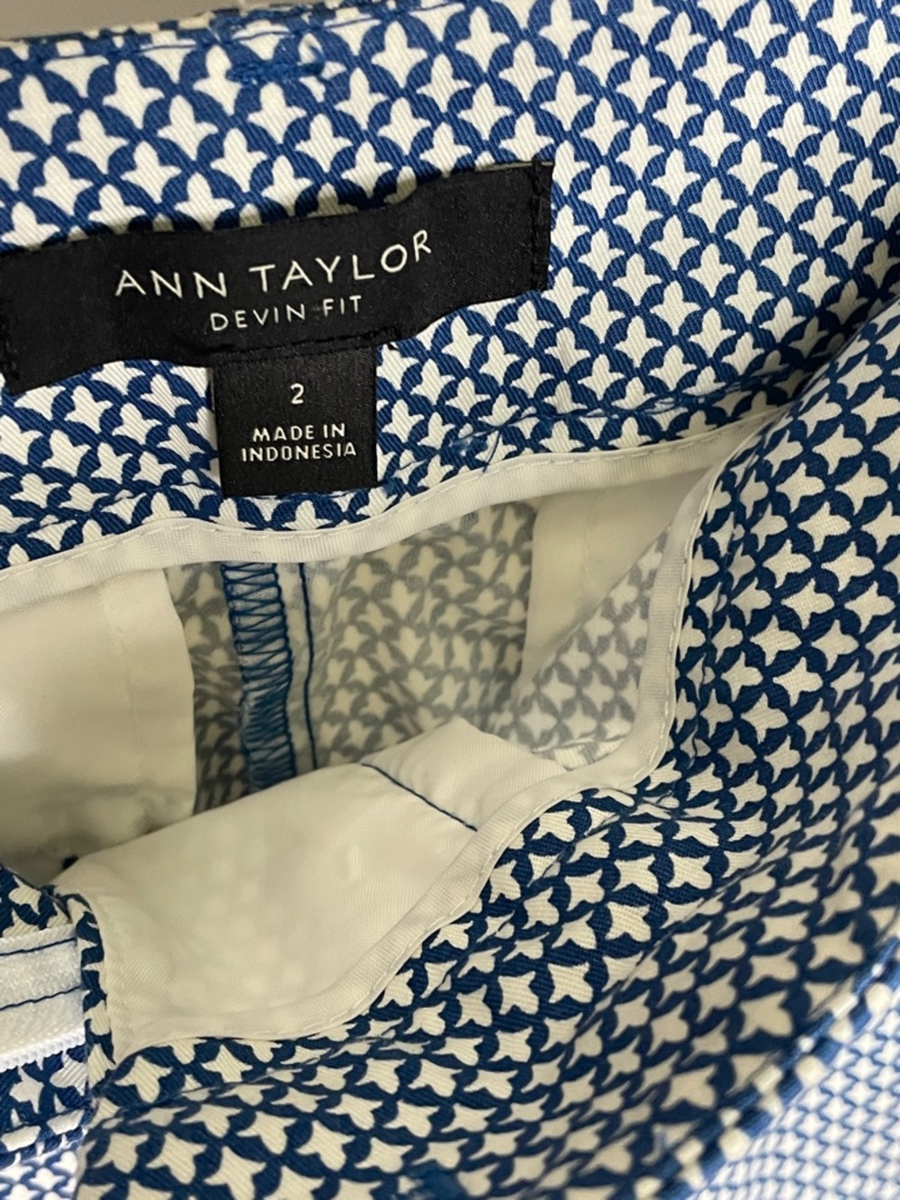 Ann Taylor Navy and White Geometric Devin Fit Bermuda Shorts - Size 2 - Picture 3 of 3